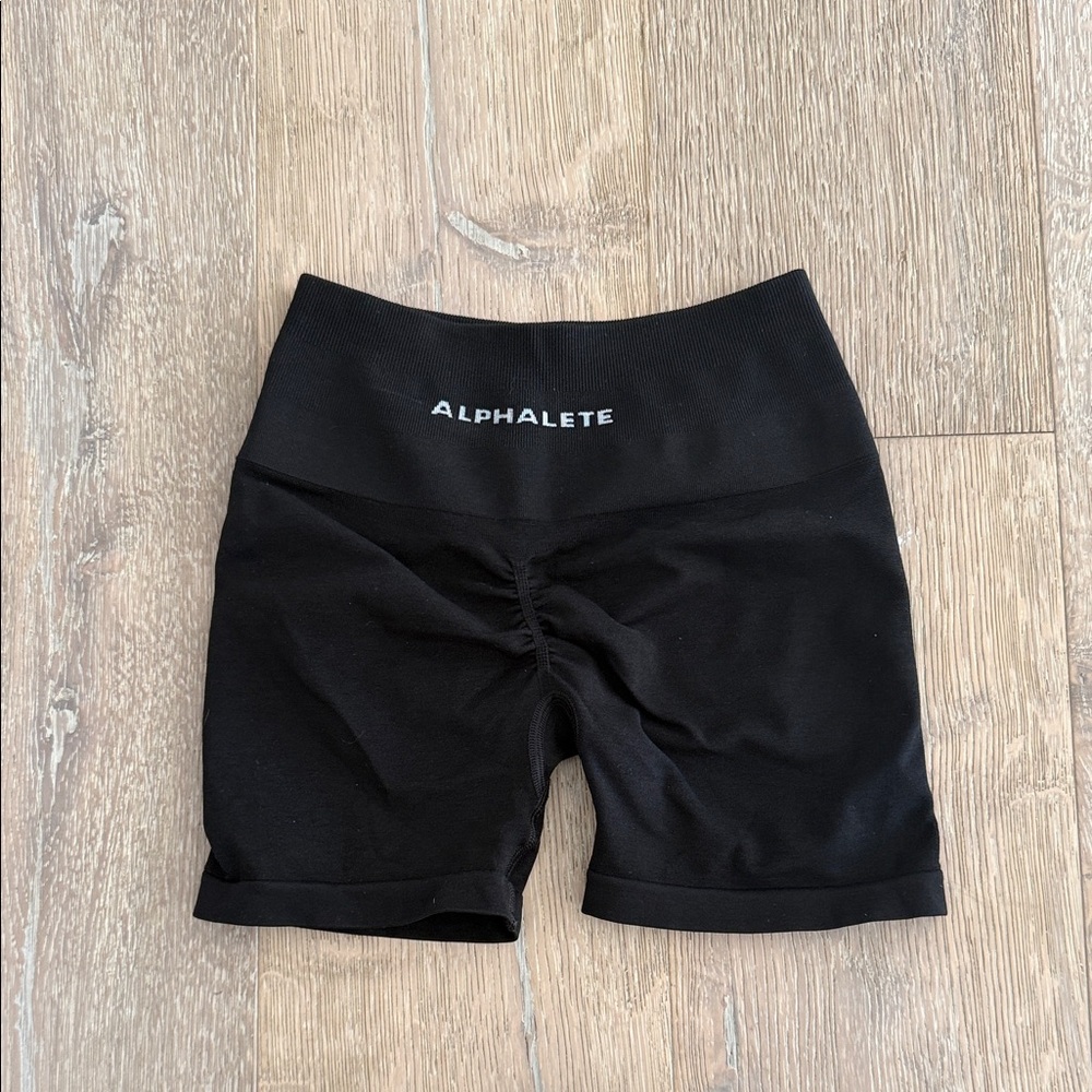 Alphalete AMPLIFY ULTRA-HIGH RISE SHORT - Picture 4 of 5